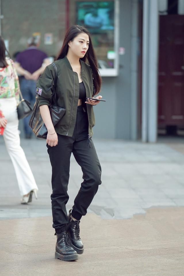 夏季令人烦躁，好看的穿搭能让人静下心来