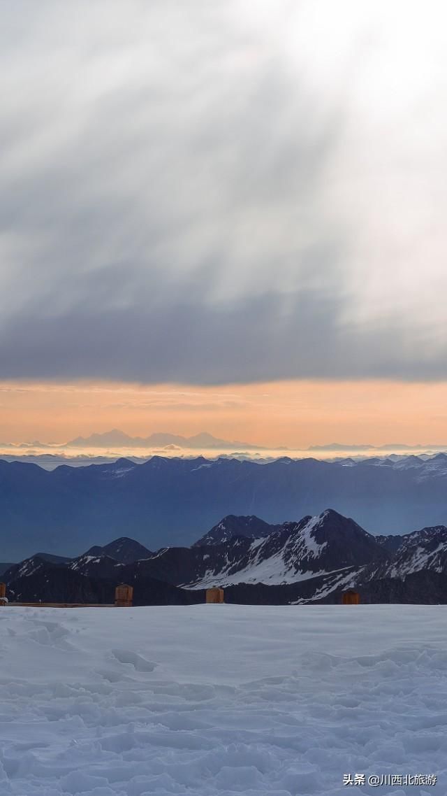 成都 周末自驾打卡达古冰川，旅行团 享受温暖阳光和超美雪景