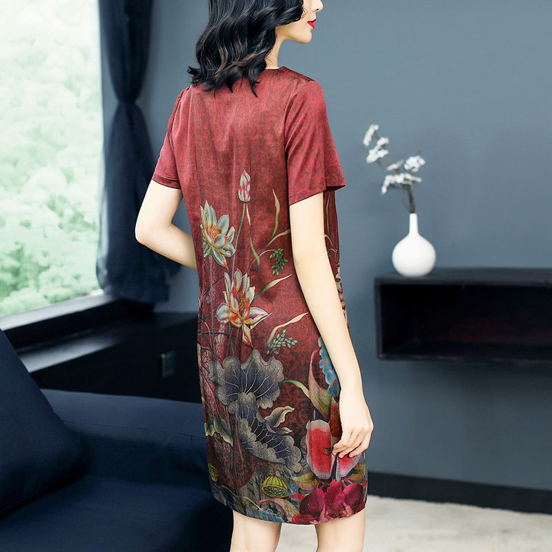 48岁老婆穿这种“改良旗袍”，其实优雅不失女人味，像个小仙女