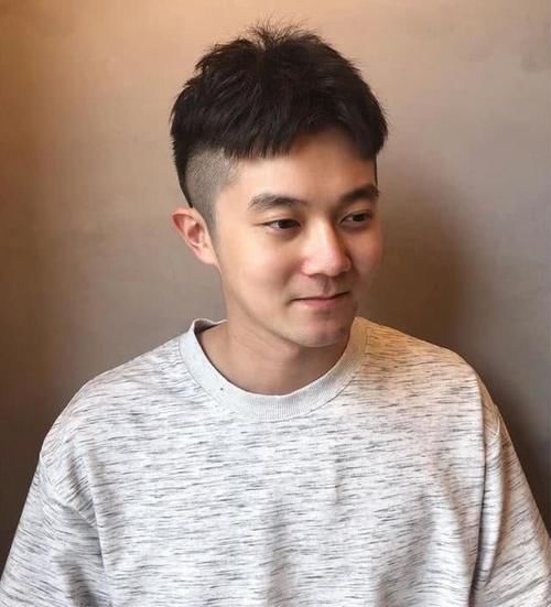  #理发#花50块钱理发，你却只会说“稍微剪短”？2020年男生帅气发型指南