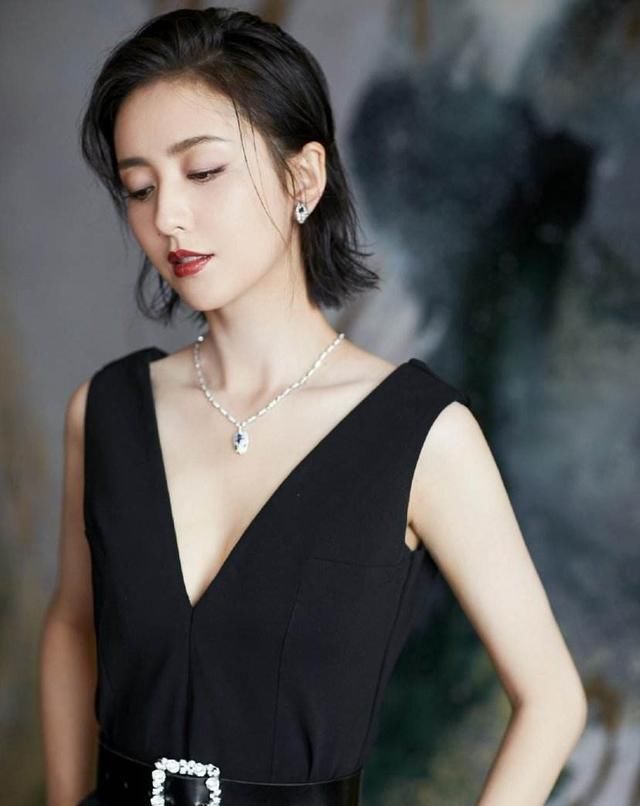  「梨涡」丫丫醇酒美人，梨涡醉人心！