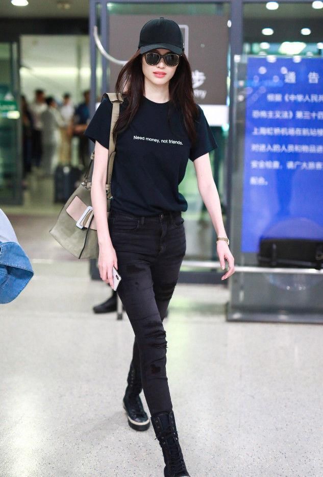 何穗脖子以下全是腿,还嫌不够要显瘦,配个帽子暴击吃瓜群众!