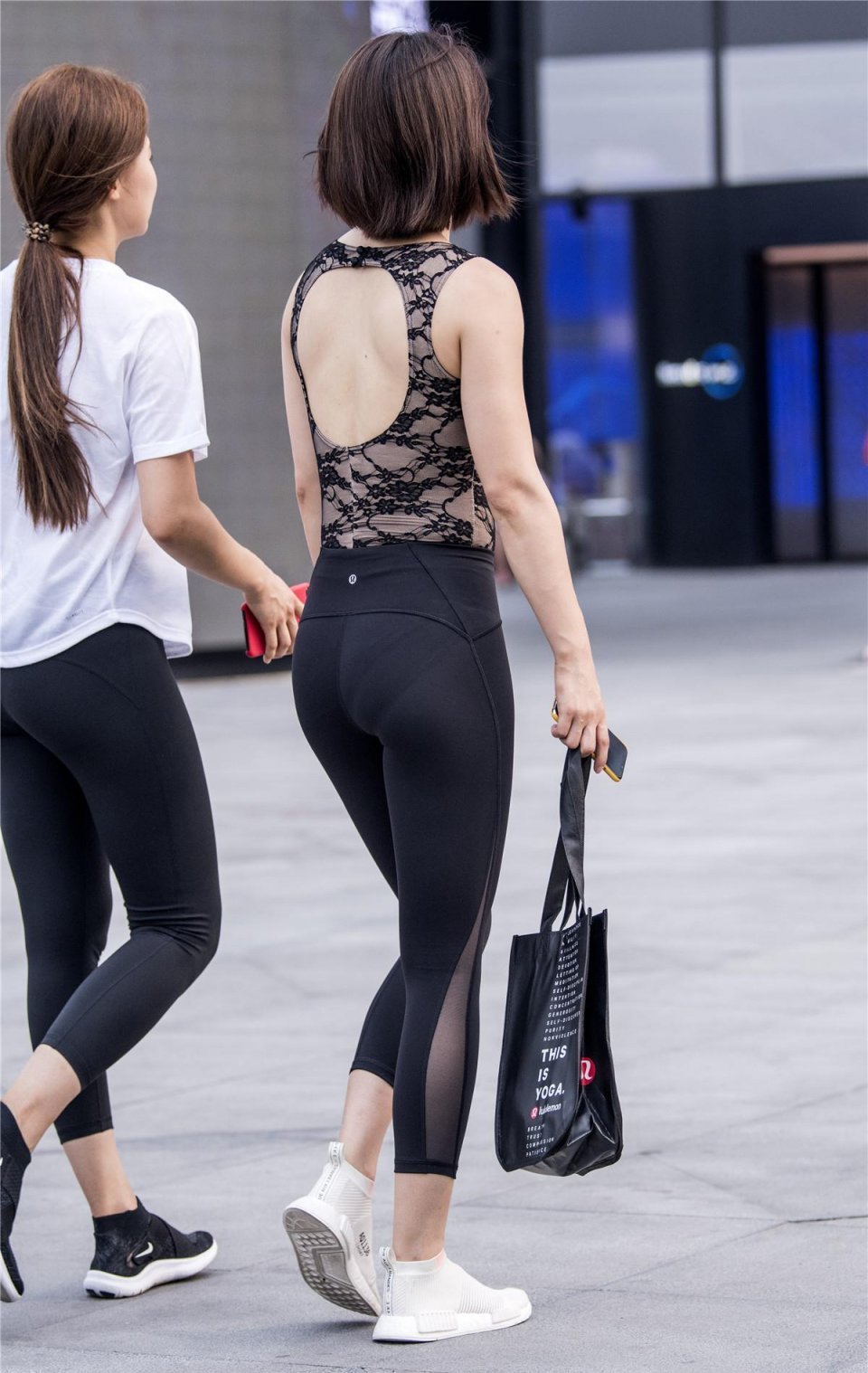 街拍 穿健美裤的姑娘，时尚优雅去健身