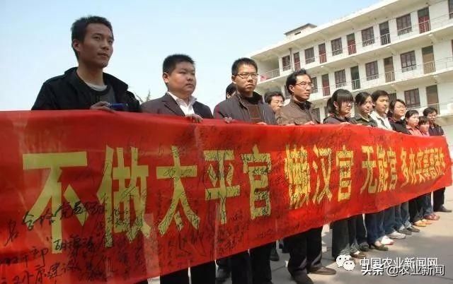 村干部任期改为5年已定，对农民切身利益有何影响?