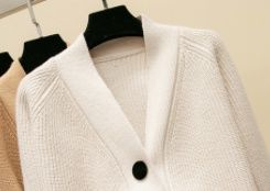 80后女人少穿连衣裙，多穿这样的小衫，减龄洋气还特显瘦