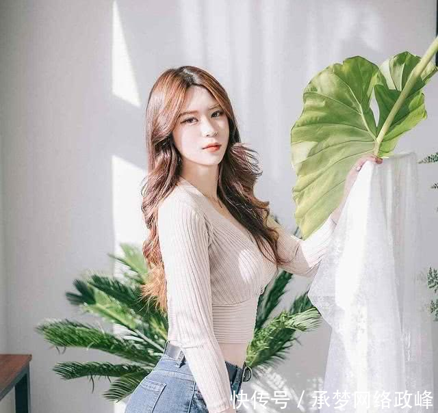  『气质』牛仔裤美女穿出都市丽人好气质，高贵时尚，靓丽又显腿长！