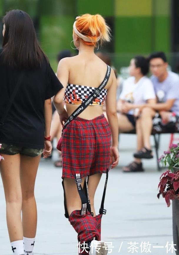 「最美」街拍姐姐们的背影真好看,以你的品味,哪枚最美