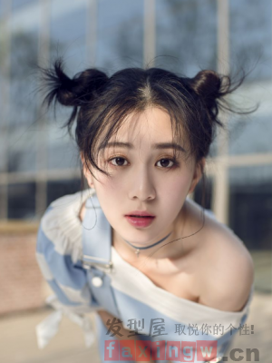 清新甜美的女生丸子头 好看的人都在扎这款发型