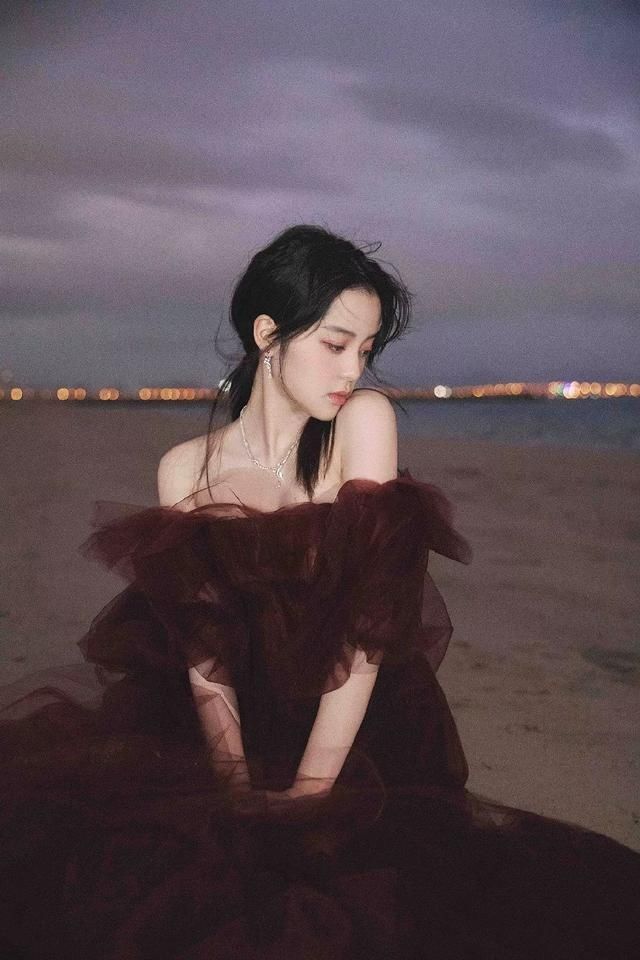 滤镜:欧阳娜娜未P生图曝光:失去粉丝滤镜,立马就现了原形