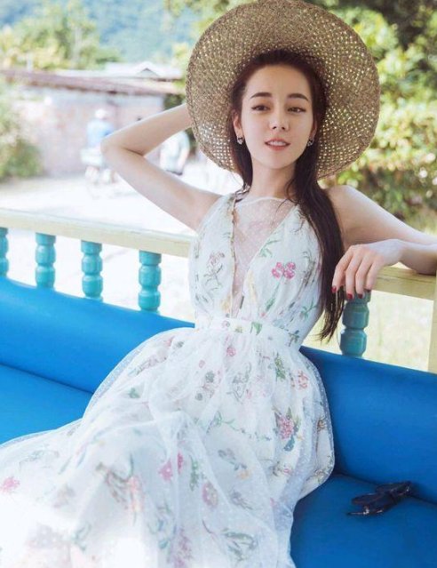 迪丽热巴:想知道什么颜色是她不能驾驭的?最后一张大写的服!