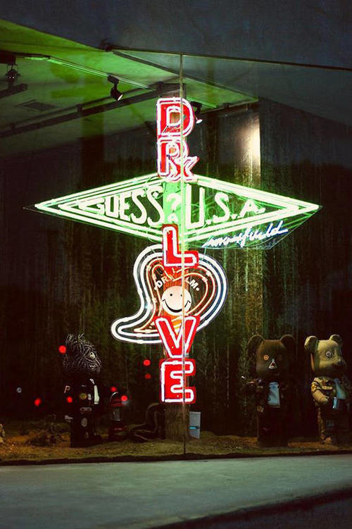 GUESSJeans携手DRxLOVE改造18秋冬系列单品