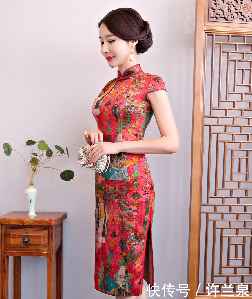 修身旗袍裙，让身材更有饱满风韵感