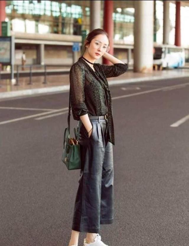 明星最新机场街拍,宋慧乔秒杀林志玲,徐峥这肚子是要C位出道吗