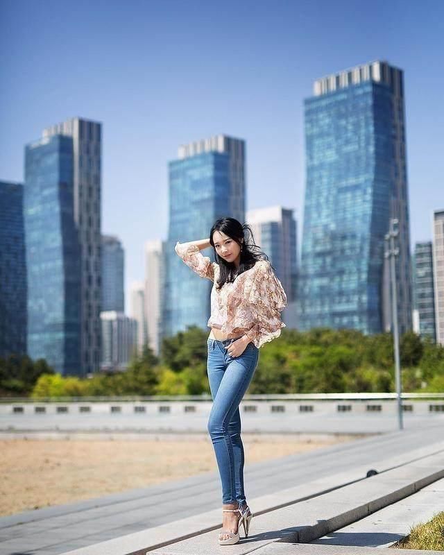 个性潮搭的牛仔裤,青春活力,秀出不一样的自己