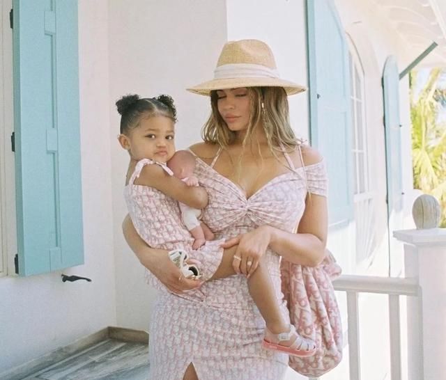  「很爽」做Travis Scott和Kylie的女儿是什么体验？Stormi:谢邀，很爽