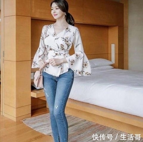  #美女#活力满满的牛仔裤美女，塑造腿部线条！