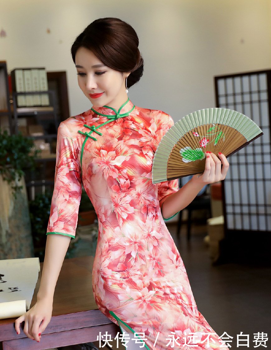 海棠红双层丝绸旗袍裙,清秀婉丽,美得让人目不暇接