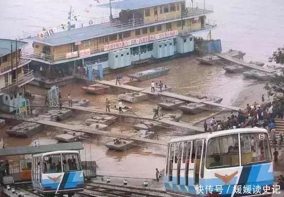 70年代，解放碑还是最高的建筑——老照片上的重庆记忆