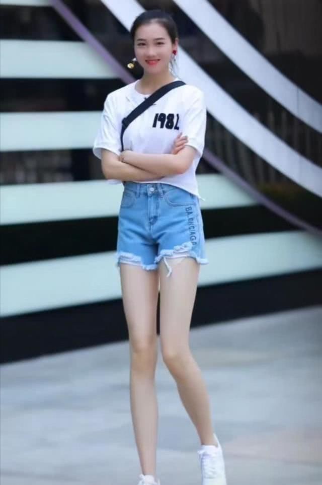  「腿长」你穿的裤子不显腿长，是因为你腿短，看过小姐姐的腿后，我酸了