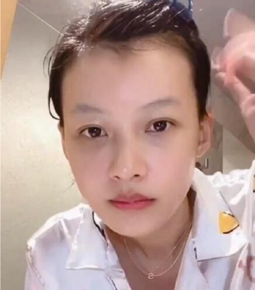  【孩子】26岁的孙怡照顾孩子还忙工作，素颜出镜面容憔悴，妆前妆后差别大