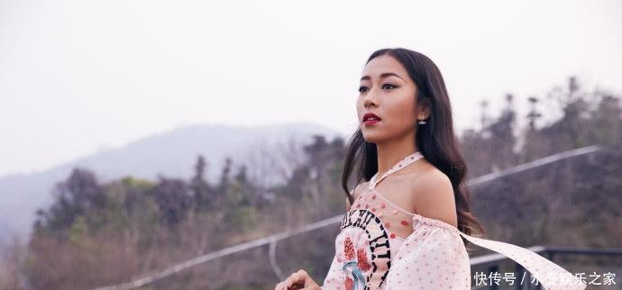 吉克隽逸穿条紧身裤现身, 把绳子勒的那么紧, 网友: 对自己真狠!