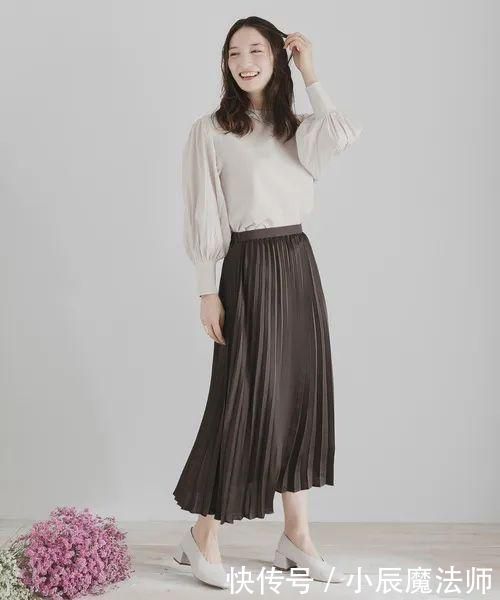 『看起来』春季穿搭不得不试的米色系上衣,给你邻家女孩的错觉!