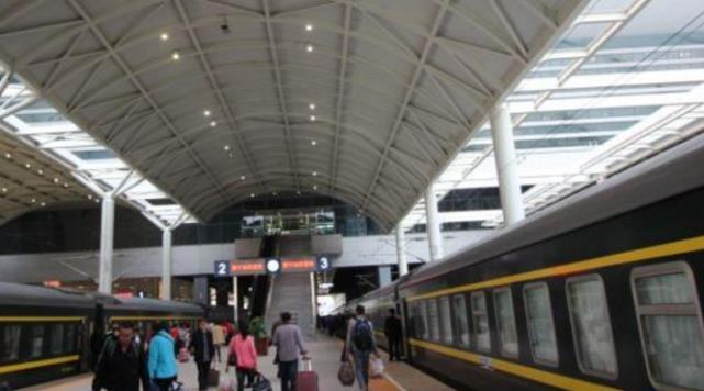 为什么火车都是晚点，没有提前进站的时候？司机：我不敢！