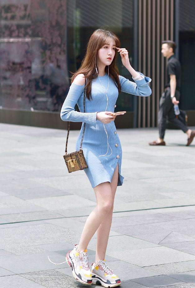 魅力街拍: 紧身裙的美, 让好身材立显, 正面、背面都性感!