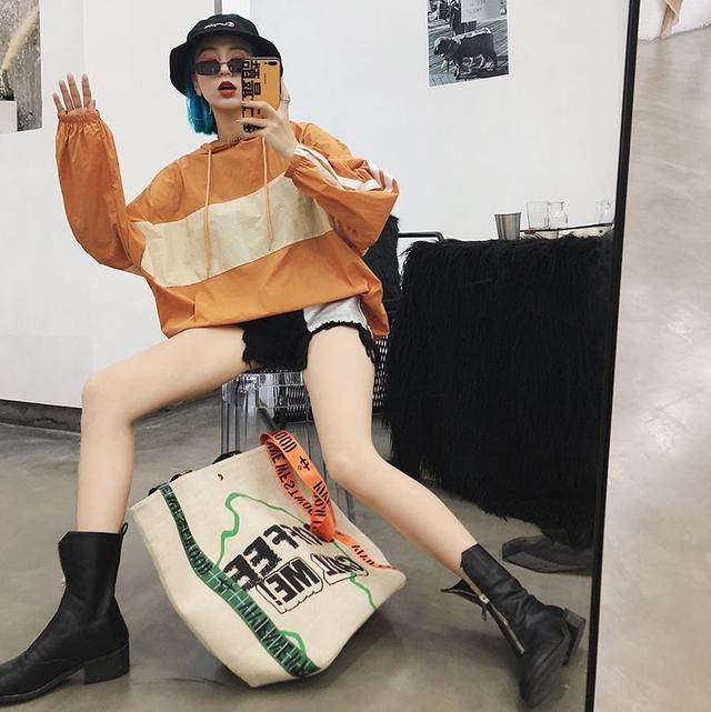 95后妹子的早秋穿搭来了，一般人都可轻松hold住