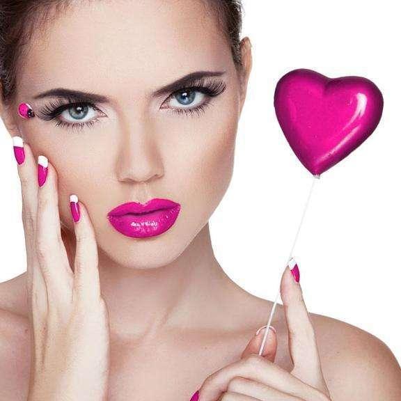 坚持素颜和坚持化妆的女生, 10年后谁会成为人生赢家?