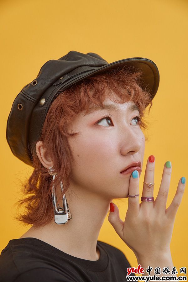 你的西服女孩汪睿已上线 签约飞宝传媒玩转95后个性态度