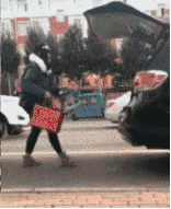 姑娘们没有大长腿，就别强行“一字马”了，行吗?