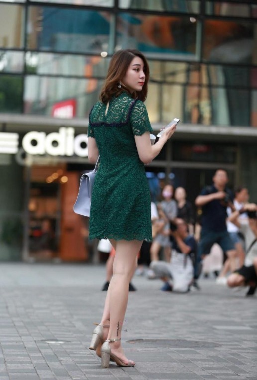 理想|街拍:这样的色彩, 是多少女孩的理想