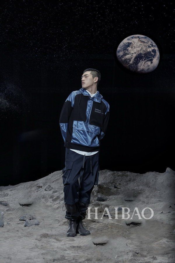 硅基生物2018秋冬系列lookbook:“月之暗面”