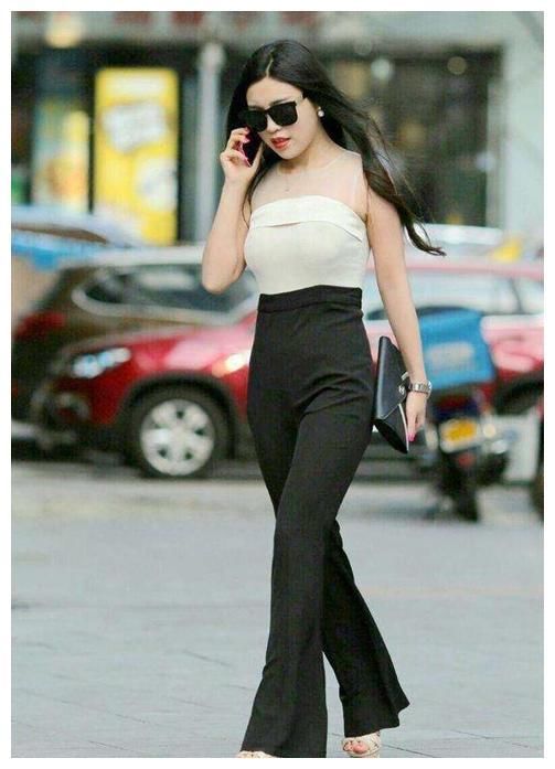 街拍:清新自然的美女，身姿曼妙，回头率十足