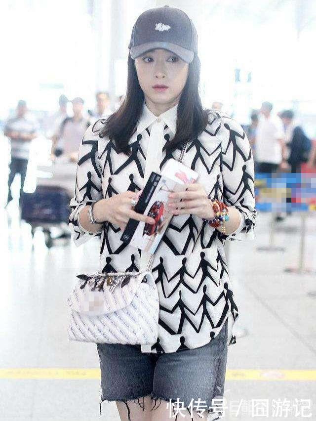 蒋欣的细腿吓到我，网友：腿是真的好看，衣品也是真的差！