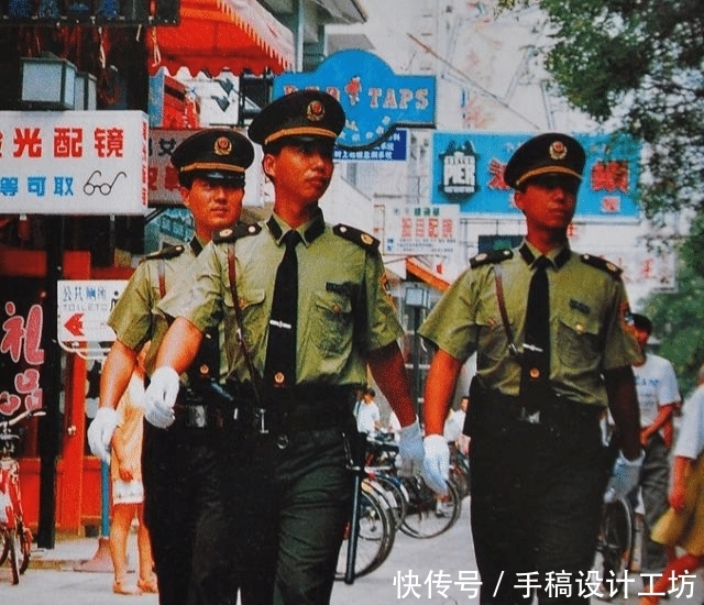 警察队伍,什么级别的警察,才能够穿白衬衫?