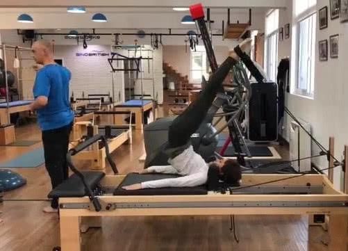 陈数和孙俪，同做“织布”运动，网友：总算见识到真正美人身材了