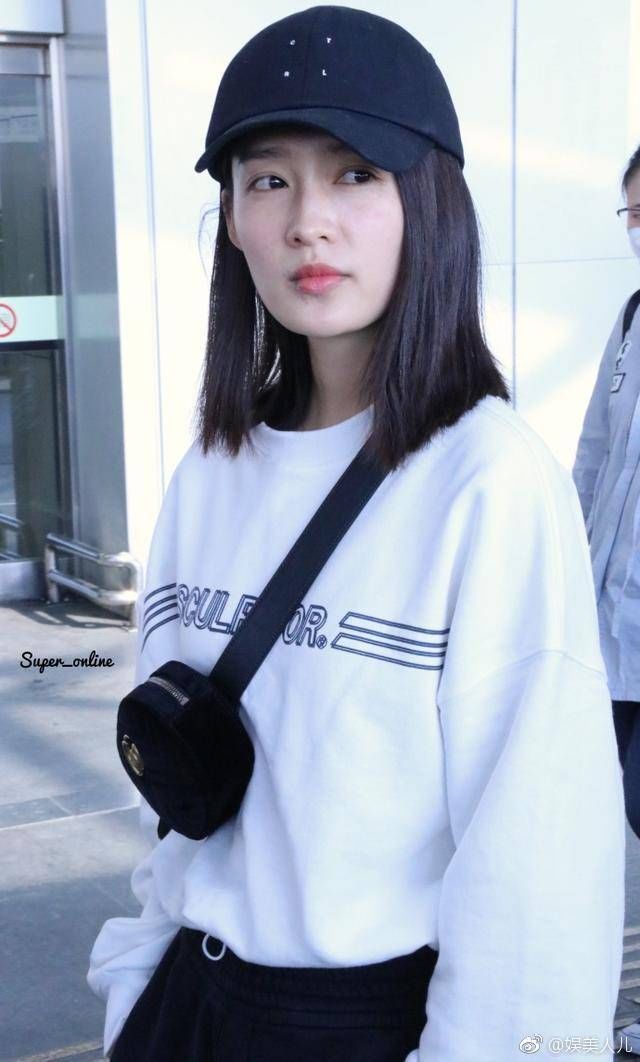 李沁真的超美的，素颜也好看!