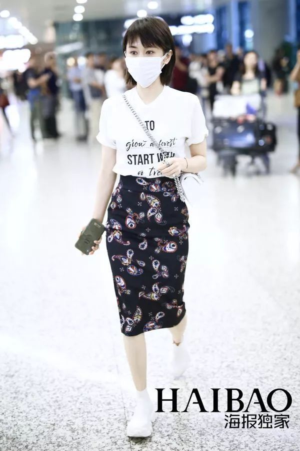 瘦回巅峰的赵薇年轻10岁!白百何这脸是怎么了?【海报街拍】