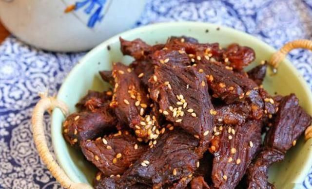  #少许#牛肉的做法有很多，最爱的还吃小吃制作啦，肉干、肉松最爱吃了