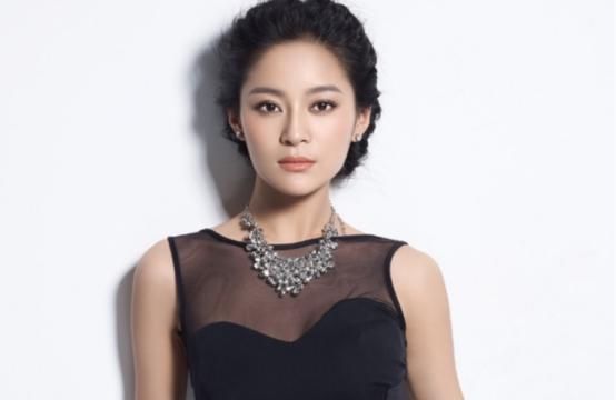  【得手】因男方长得太帅，妻子倒追5年才得手，婚后幸福美满被老公宠上天