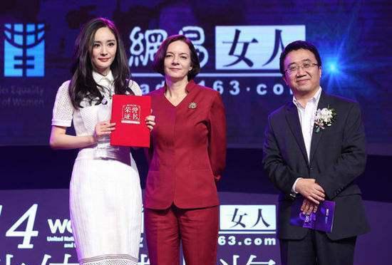 杨幂含泪哭诉：别再黑我了，我很无辜！网友：这照片你怎么解释？