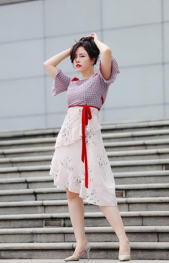 街拍路人，气质迷人的几款应季搭配，让你比明星还要有范