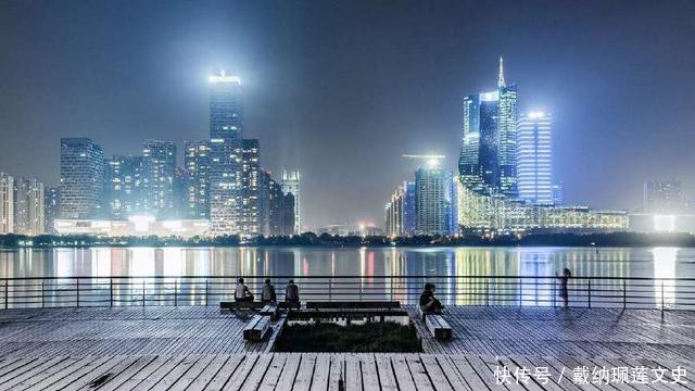 中国大城市分级超大城市4座，特大城市13座，大城市36座