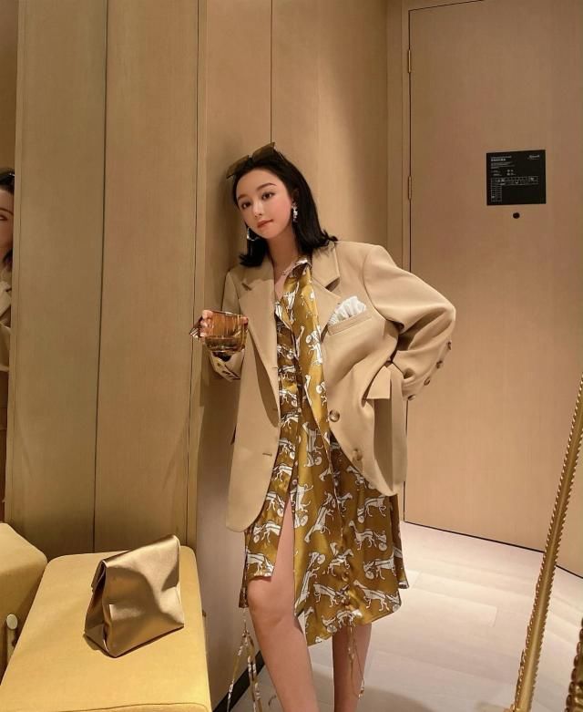  『选择一些』韵味十足的漂亮小姐姐，十款舒服又时尚潮流穿衣搭配，尽展不同寻常的艺术美
