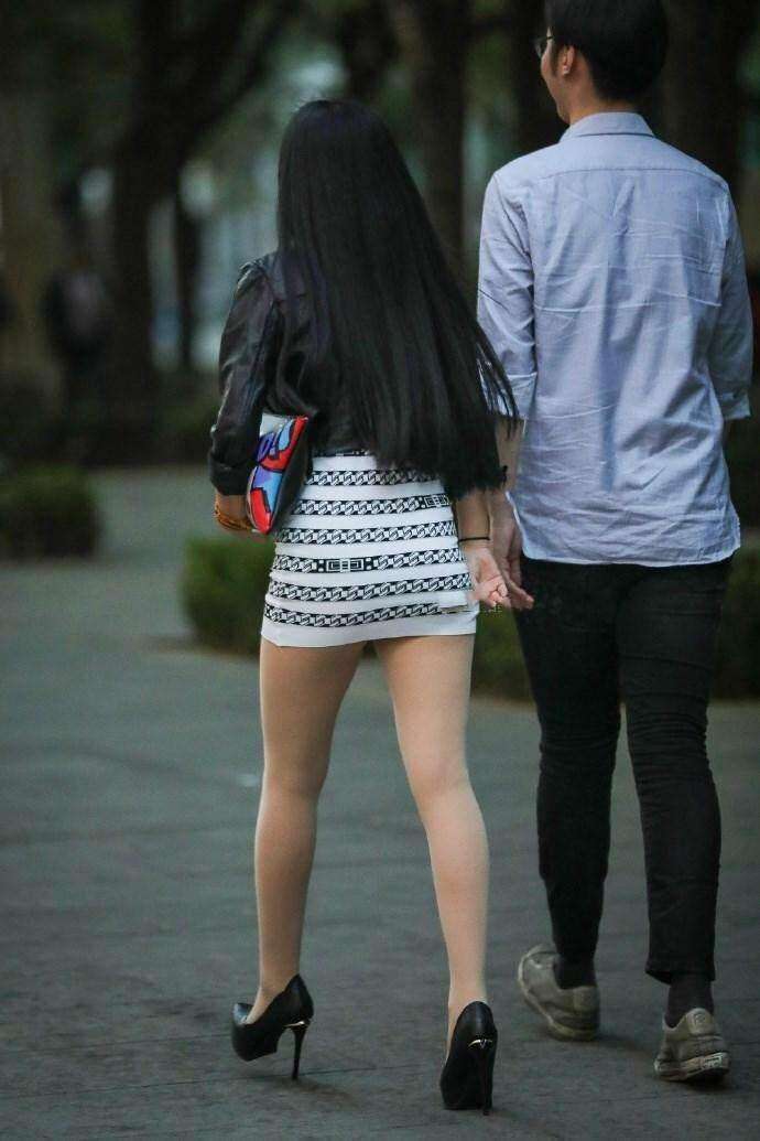 丰满辣妈紧致包臀裙, 痕迹明显腿型好看