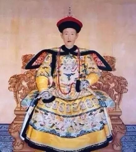 宋美龄的宝盒藏了天价宝贝!她最爱的却不是4000万的翡翠镯子