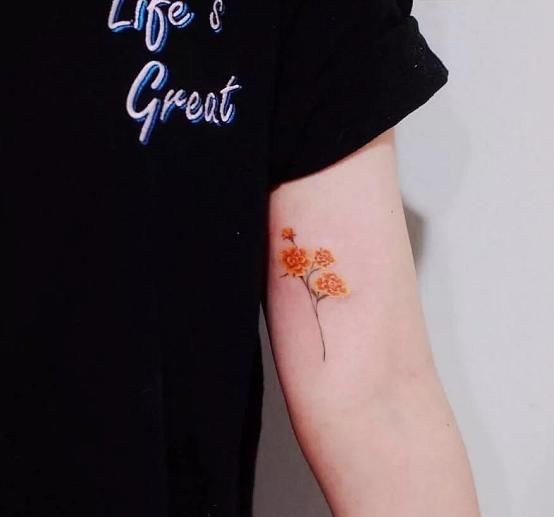 性感又充满魅力的花卉纹身，漂亮小姐姐们最爱的纹身图案!