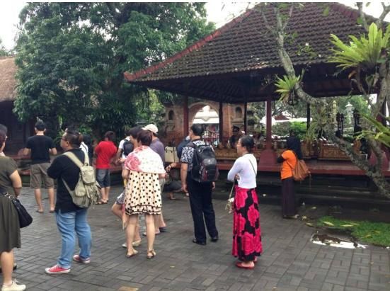 日本景点频现中文指示牌，上面的内容却令人扎心